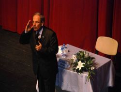 Yazar Doç. Dr. Halit Ertuğrul Ailelere Huzuru Anlattı