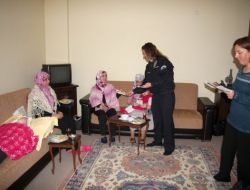 Bayan Polisler Aile İçi Şiddeti Anlatmak İçin Evlere Gidiyor