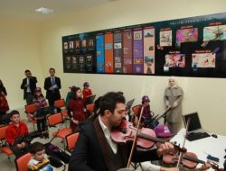 Emine Erdoğan'a Keman Resitali