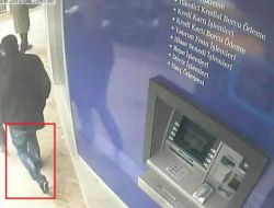 Koruduğu Bankanın Müşterilerini Dolandırdı