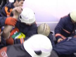 Yaralı Sürücüyü Sıkıştığı Araçtan İtfaiye Kurtardı