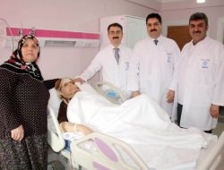 Kolon Kanserinden Kurtuldu, Aynı Kaderi Paylaştığı İkizine Refakatçilik Yapıyor