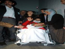 Güler Zere'nin Uçak Yolculuğu İçin Kimlik Sorunu Çıktı