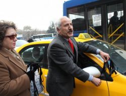 Tüdef, Benzine Yapılan Zammı, Siyah Kurdeleyle Protesto Etti