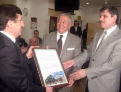 800 Kişiye İşveren Aps Tekstil'e Fahri Hemşehrilik Beratı