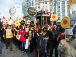 Nükleere Karşı İnsan Zinciri Oluşturdular