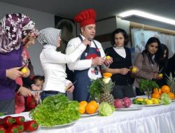 Oktay Usta Karamanlı Bayanları Yarıştırdı