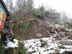 Heyelan Tehlikesi Yaşayan Köylü, Yardım Bekliyor