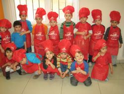 Minikler Kendilerine Pizza Yaptı