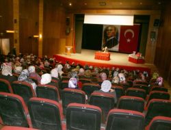 "Toplumun Çekirdeği Aile, Ailenin Çekirdeği De Anadır"