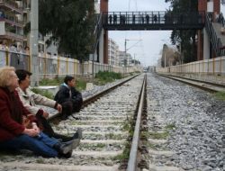 Hemzemin Geçidi Kapatılan Mahalleli Trenlerin Önünü Kesti