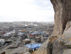 Kopan Kayalar, Saraycık Köyünün Kabusu Oldu