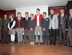 İstiklal Marşı'nı En Güzel Okuyan Öğrenciler Altınla Ödüllendirildi