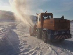 Kars İl Özel İdaresi Ekiplerinin Karla Mücadele Çalışmaları Sürüyor