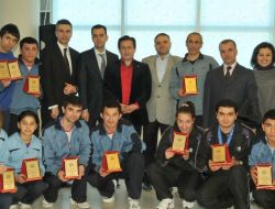 Tuzla Belediye Başkanı Yazıcı, Engelli Sporcuları Ödüllendirdi