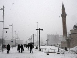Sivas’ta Yolların Yarısı Trafiğe Kapandı