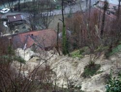 Heyelan, 4 Evi Kullanılamaz Hale Getirdi