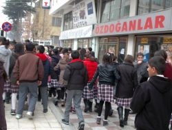 Çorum Emniyeti, 237 İlköğretim Öğrencisini Fetih 1453 Filmine Götürdü