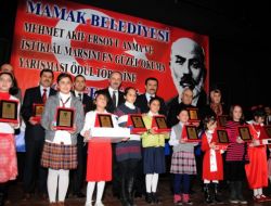 İstiklal Marşı’nı En Güzel Okuyan Öğrenciler Ödüllendirildi