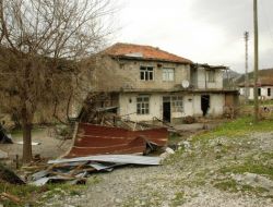 Osmaniye’de Şiddetli Rüzgar, Maddi Hasara Neden Oldu