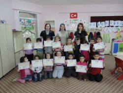 Minik Öğrenciler, Bir Hafta Kırmadan Yumurta Taşıdı