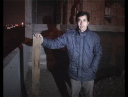 Kablo Hırsızlarına Karşı Kalasla Nöbet Tutuyor