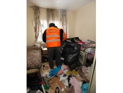 Belediye Ekipleri Çöp Evi 5 Saatte Temizleyebildi