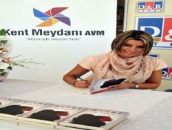 Gazeteci Yazar Ece Vahapoğlu, İmza Gününde Hayranlarıyla Buluştu