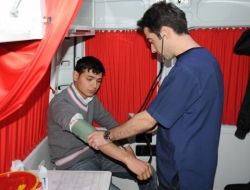 Yüksekokul Öğrencileri Kızılay'a Kan Bağışında Bulundu