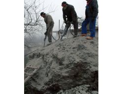 Ağaca Bağlanan 400 Tonluk Kaya Yumuşatılarak Kırılacak