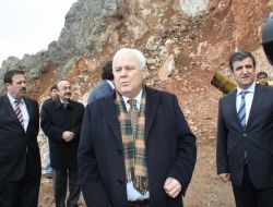 Vali Çolak, Heyelan Nedeniyle Kapanan Köy Yolunda İnceleme Yaptı