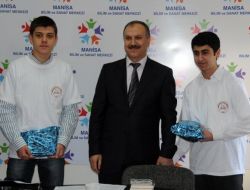 Manisa Milli Eğitim Müdürü Altınsoy, Dereceye Giren Öğrencileri Ödüllendirdi