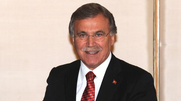 Şahin asansörde mahsur kaldı!