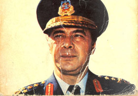 "Yok ki demokrasi Türkiye'de..."