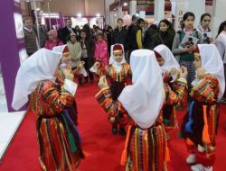 Minik Öğrencilerden Hak Oyunları Gösterisi