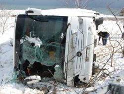 Görele'de Umreden Dönenleri Taşıyan Otobüs Yuvarlandı 35 Kişi Yaralı