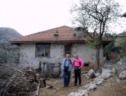 Köy Turuna Çıkan Turistler Yufka Pişirmeyi Öğreniyor