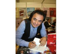 Gazeteci Yüksel Evsen Bursa’da Kitabını İmzaladı