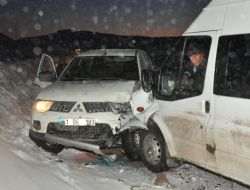 Buzlanma Ve Tipi Nedeniyle Çok Sayıda Maddi Hasarlı Kaza Oldu
