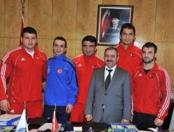 Şampiyon Güreşçilerden Aski Genel Müdürü'ne Ziyaret