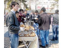 Çanakkale Şehitlerinin Bir Öğünlük Yemeği Dağıtıldı
