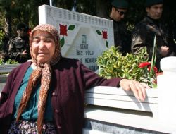 Şehit Annesi İlgisizlik Dert Yanıp Göz Yaşı Döktü