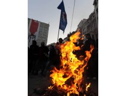İstiklal Caddesi'nde Nevruz Ateşi Yaktılar