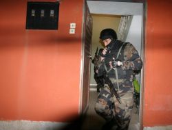 Uyuşturucu Satıcılarına Baskın