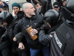 Rusya’da Muhalifler, Devlet Kanalı Ntv Önünde Gösteri Yaptı