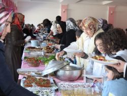 Kur'an'da Adı Geçen Yiyeceklerle Kurulan Sofra 400 Kişiyi Ağırladı