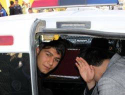 Adliye Önünde Çıkan Kavgada Bir Kişi Silahla Yaralandı