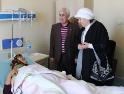 Vali Şahin Umreden Dönen Kazazedelere Geçmiş Olsun Ziyareti Yaptı