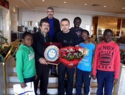 Kenyalı Ve Ugandalı Öğrenciler Arif Erdem’i Ziyaret Etti