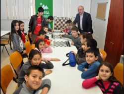 Çocuklara Santranç Kursu Veriliyor